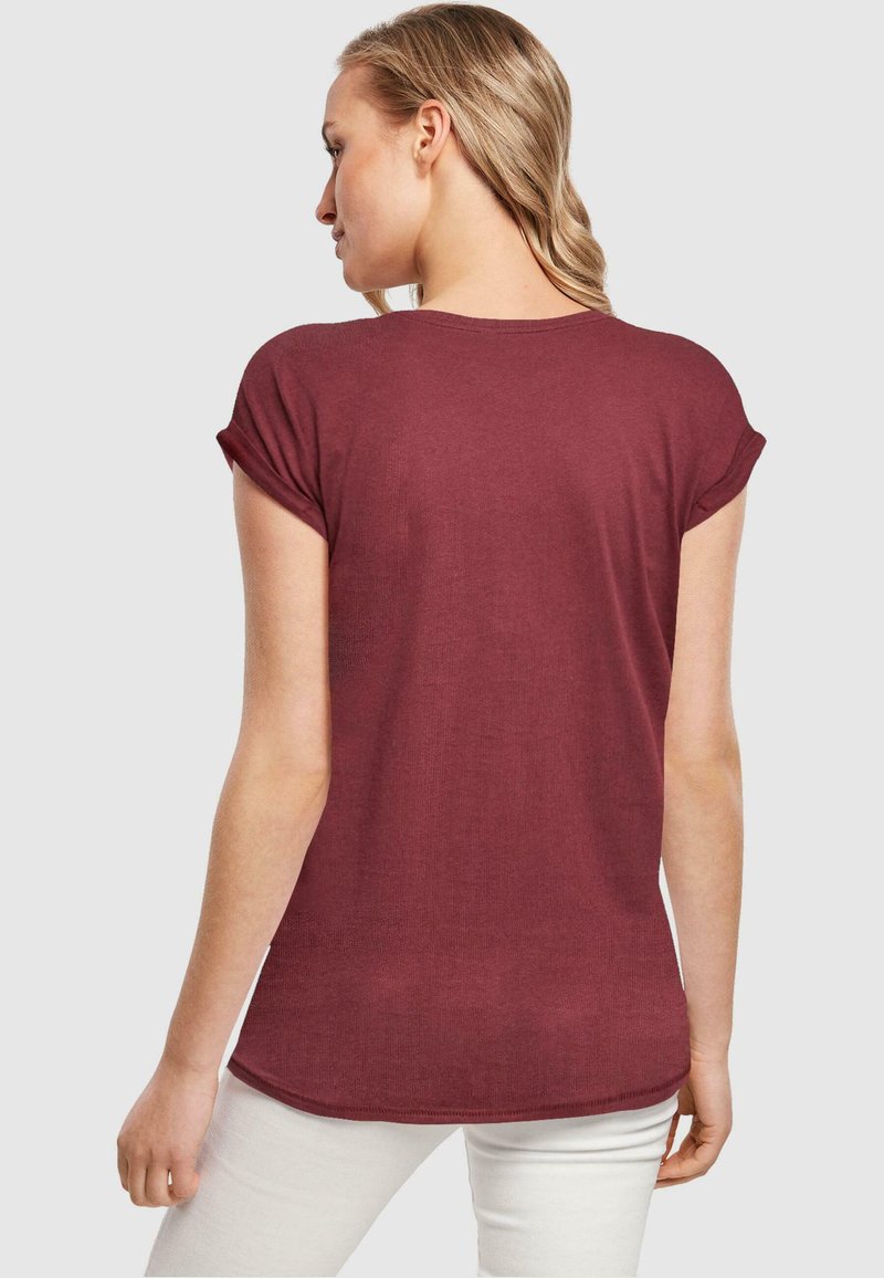 Bordeaux kortærmet t-shirt med en afslappet pasform, rund kant og opsmøgte ærmer. Lavet af blødt stof med en glat tekstur.