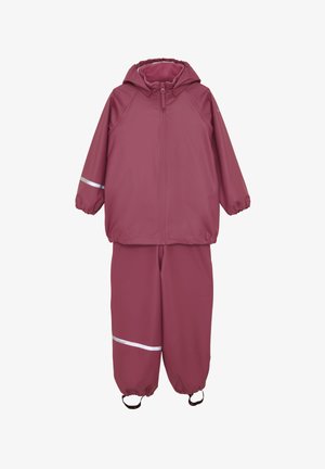 Dziecięcy dwuczęściowy wodoodporny kombinezon w stonowanym różowym kolorze z kurtką z kapturem, elastycznymi mankietami, odblaskowymi pasami i regulowanymi paskami na kostki.