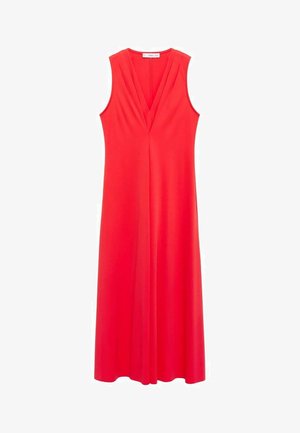 Rdeča obleka brez rokavov z globokim izrezom v obliki črke V, s tekočo A-linijsko silhueto, iz mehkega blaga, z nežnimi gubami okoli ovratnika.