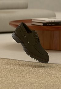 Δεν επιλέχθηκε, dark brown