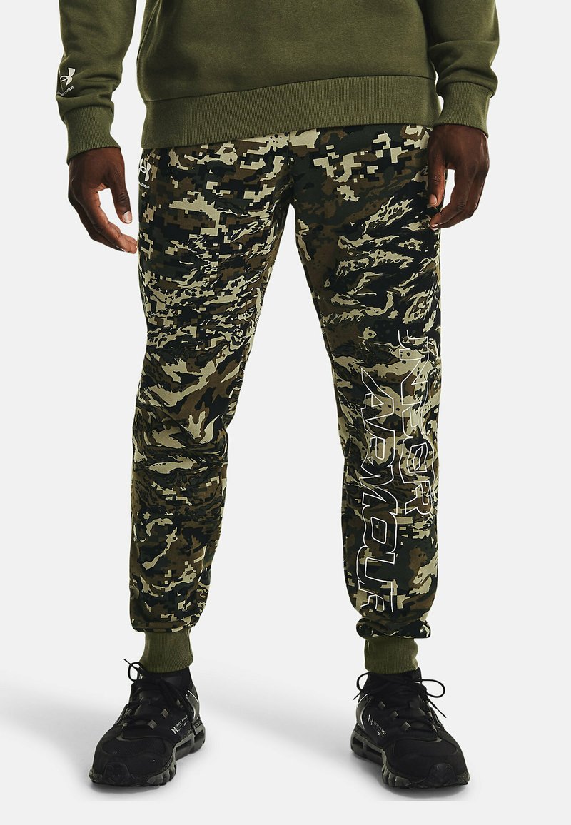 Under Armour RIVAL FLEECE CAMO - Pantalon de survêtement - green/vert -  ZALANDO.FR