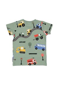 Vihreä, lyhythihainen puuvillapaita, jossa on leikkisä ajoneuvojen printti, mukaan lukien autoja, rekkoja ja liikennemerkit kirkkaissa väreissä.