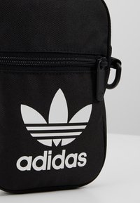adidas Originals FEST BAG UNISEX - Olkalaukku - black