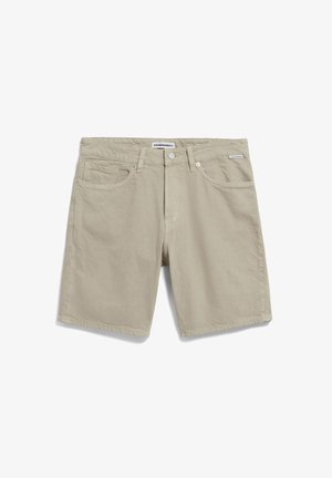 Beige katoenen shorts met een klassiek ontwerp, voorzien van zijzakken, een knoopsluiting en subtiele stikdetails. Over het geheel een gladde textuur.