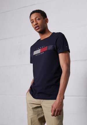 CHEST CORP GRAPHIC TEE - Triko s potiskem - desert sky