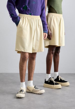 RAFFIA SHORT BASKET FIT PANT UNISEX - Short - off-white