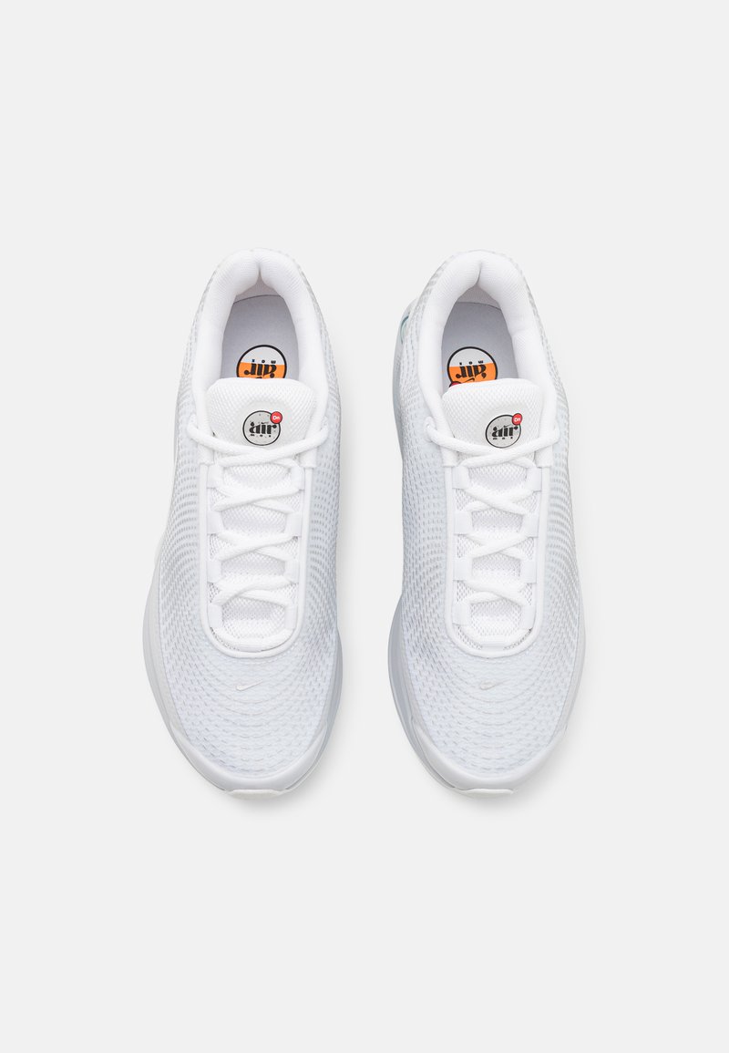Nike Sportswear AIR MAX DN - Tenisky - white/metallic silver/pure platinum/summit white