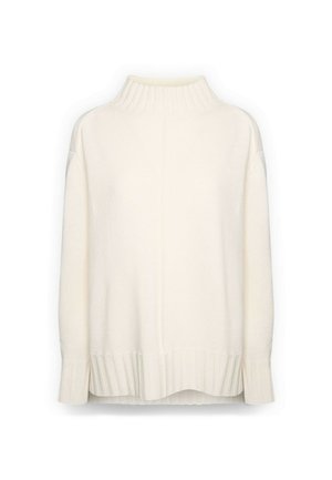 Kremowy dzianinowy sweter z prążkowanym wysokim kołnierzem, mankietami i obrębem, o luźnym kroju i lekko opuszczonych ramionach.