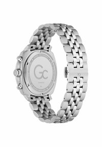 Nerezová oceľová hodinky s brúseným kovovým remienkom, okrúhlym puzdrom a chronografickými funkciami. Čitateľný ciferník a textúrovaná detail na korune.