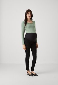 Vero Moda Maternity VMMELVA - Vaqueros pitillo - black