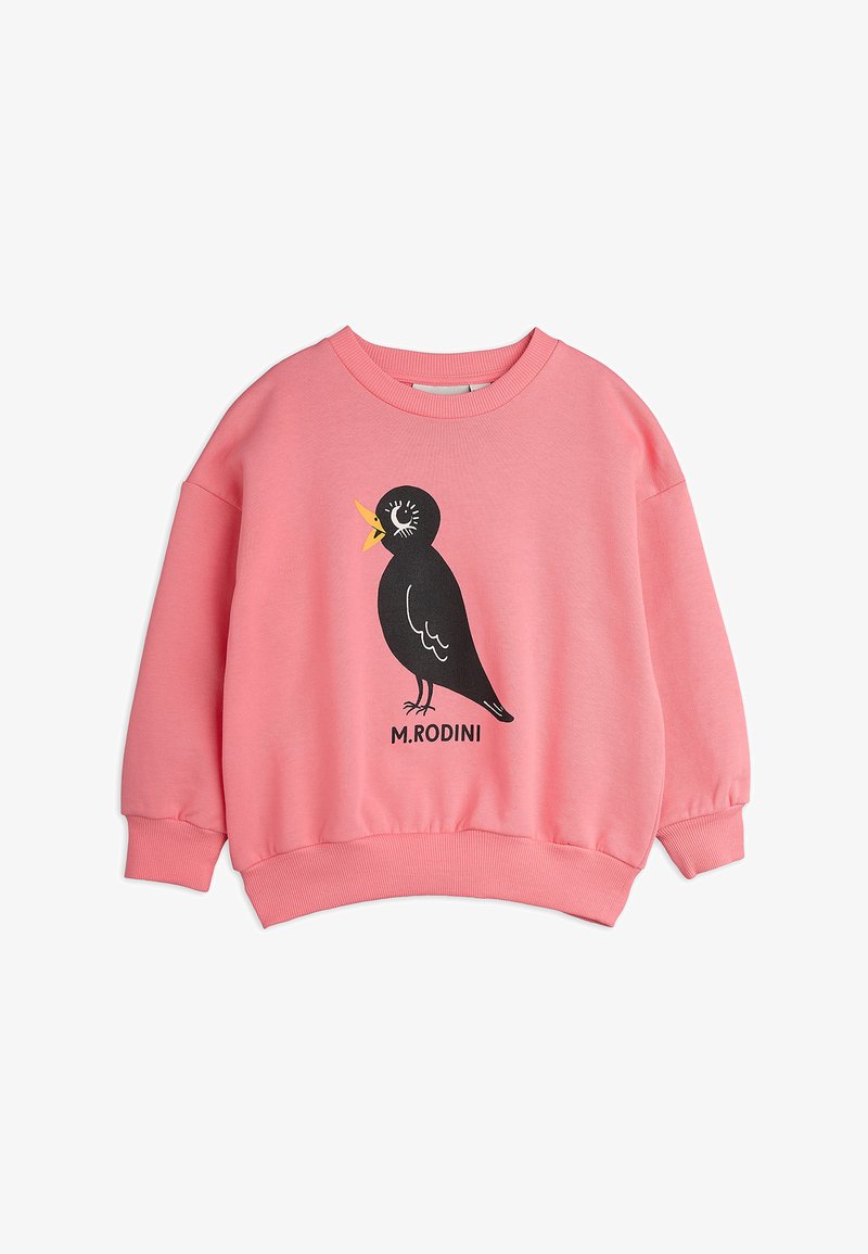 Sudadera de algodón rosa con un gráfico de un pájaro negro, pico amarillo y acentos blancos en los ojos. Puños y dobladillo acanalados. Nombre de la marca impreso debajo.