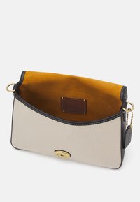 COACH SOFT TABBY SHOULDER BAG - Kabelka - salt stone/black