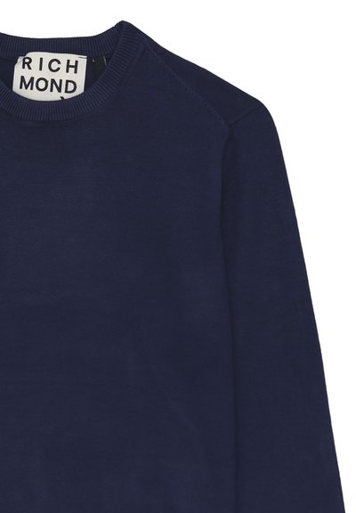 Maglione blu navy a maniche lunghe realizzato in tessuto morbido, con scollo rotondo e maniche raglan. Etichetta del marchio visibile all'interno del colletto.