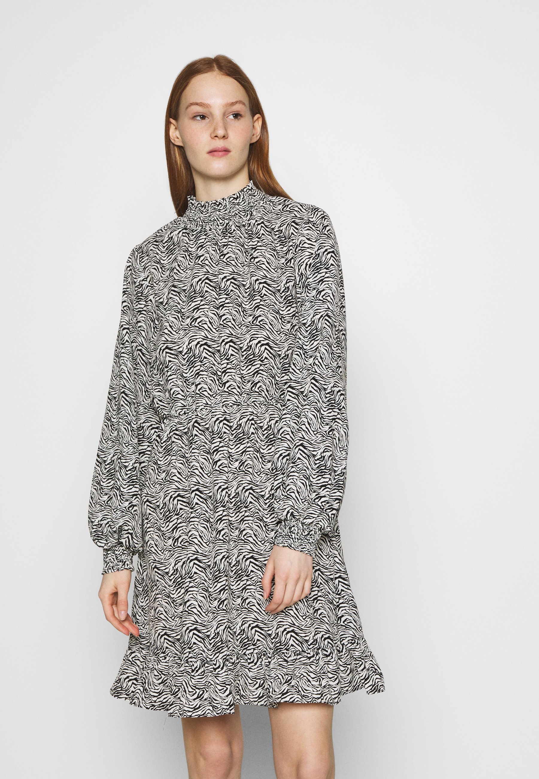 Women VMNEWLISA GRAFFIC DRESS - Day dress Women VMNEWLISA GRAFFIC DRESS - Day dress