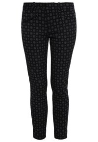 Černé vzorované kalhoty s opakujícím se kruhovým designem, slim fit, dvě přední kapsy a zapínání na knoflík.