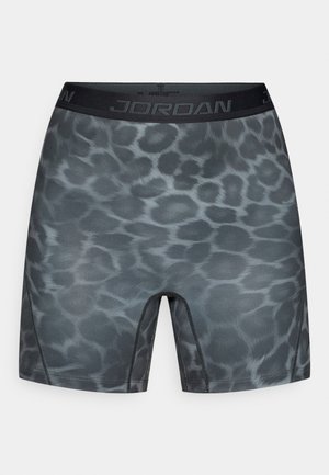 Hallid spordipüksid leopardimustriga. Neid ääristab must vöökoht "JORDAN" logoga ning need on valmistatud siledast ja venivast kangast.