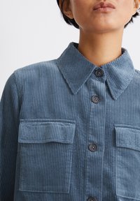 Marc O'Polo JACKET SHIRT DETAILS SLIGHTLY CROPPED - Giacca leggera - hazy blue