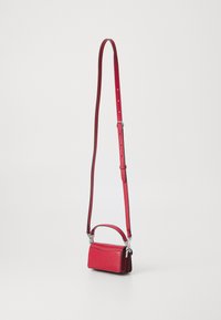 COACH TABBY BAG 12 - Kézitáska - ruby