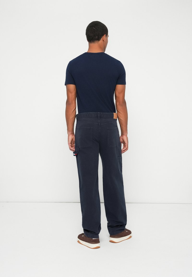 Tommy Jeans JAIMIE CARPENTER DOUBLE KNEE - Kalhoty - dark night navy