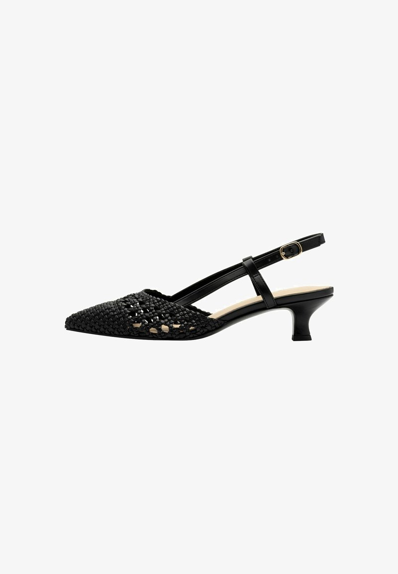 Musternatud mustad slingback kontsakingad, millel on terav nina, kitsas rihm, kuldne lukk ja keskmise kõrgusega kitten-konts.
