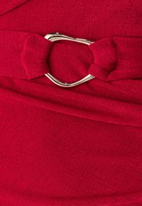 Unselected, red