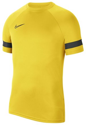 Geel sportshirt met korte mouwen met een zwarte Nike-swoosh op de borst en zwarte banden rond beide mouwen.