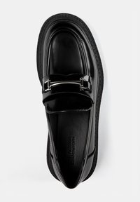 PULL&BEAR WITH DETAIL - Loaferit/pistokkaat - black