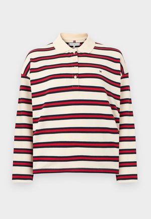 Kremowa koszulka polo z długim rękawem z granatowymi i czerwonymi poziomymi paskami oraz małym logo na lewej piersi.