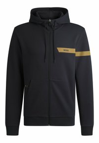 Svart zip-up hoodie i slät tyg. Har en guldlogotyp på vänster bröst och en rand på ärmen. Inkluderar framfickor och dragsko vid huvan.