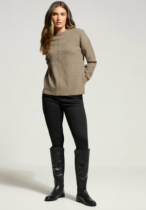 - Sweter