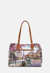 Borsa in tela con manici in pelle marrone, caratterizzata da una stampa di una scena parigina con fiori di ciliegio e la Torre Eiffel. Chiusura con zip.