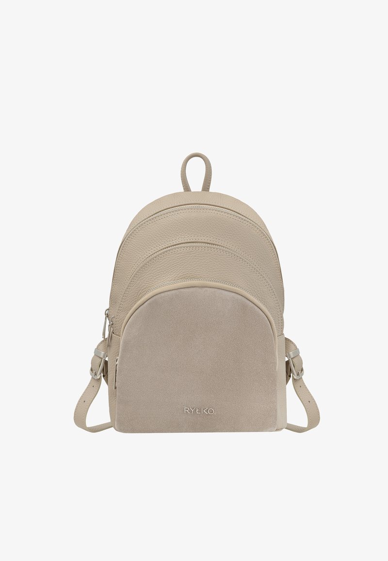 Beige rugzak met een getextureerde leren bovenkant, een gladde suède bodem en zilverkleurige metalen accenten. Voorzien van een lusvormig handvat en verstelbare riemen.