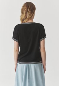 TATUUM Jednoduché tričko - black