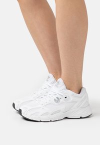 adidas Originals - ASTIR - Sportbačiai - footwear white Miniatiūros vaizdas 1