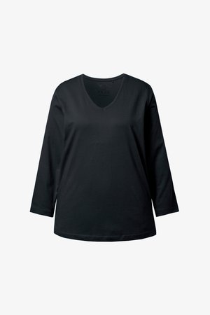 Schwarzes Langarmshirt mit V-Ausschnitt, schlichtem Design, lockerer Passform und glatter Stoffstruktur vor weißem Hintergrund.