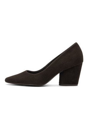 Brown suede high-heeled pump with a pointed toe and a chunky heel, featuring a smooth texture and minimalistic design.