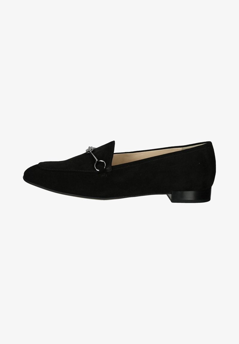 Mocassin en daim noir avec détail mors argenté et petit talon empilé, vue de côté.