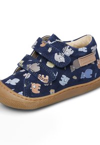 Scarpe per bambini in velluto blu navy con motivi di animali, dotate di due cinturini in velcro e suola in gomma per aderenza e flessibilità.