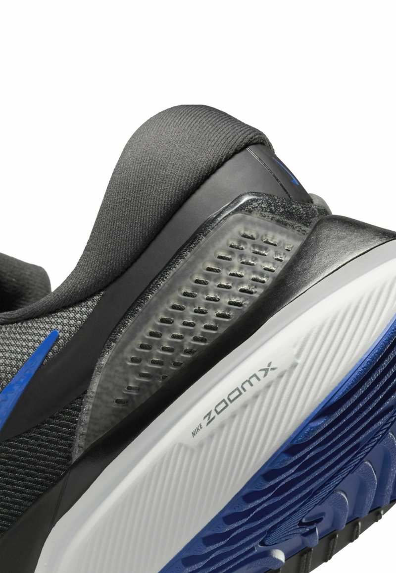 Herren Laufschuhe | Nike Performance AIR ZOOM VOMERO 16 Laufschuh Neutral anthracite black white racer blue/anthrazit - GZ27033 Herren Laufschuhe | Nike Performance AIR ZOOM VOMERO 16 Laufschuh Neutral anthracite black white racer blue/anthrazit - GZ27033