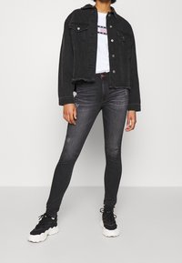 Tommy Jeans Jeans Skinny Fit - black denim