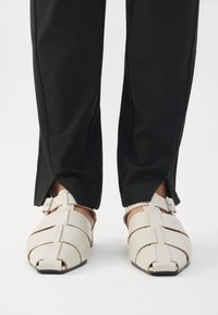 WIOLETTA - Polobotky - off white