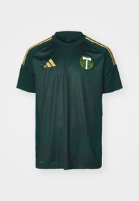 Tummanvihreä urheilupaita, jossa on kultainen Adidas-logo ja Portland Timbers -tunnus, kultaiset raidat hartioissa ja hienovarainen aaltoilu.