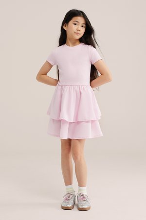 WE Fashion Päevakleit - light pink