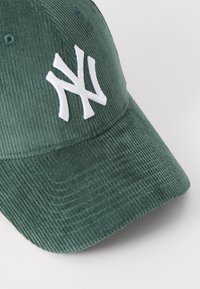 New Era 39THIRTY® UNISEX - Șapcă - dark green/white