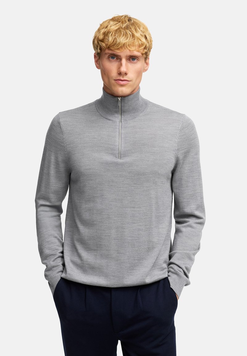 Grauer Pullover mit Reißverschluss am Hals, gefertigt aus einem glatten, leichten Stoff. Mit langen Ärmeln und einer figurbetonten Passform für eine schlanke Silhouette.