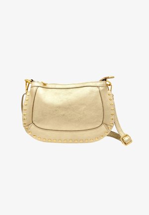 Petit sac bandoulière en métal doré avec une forme arrondie, une sangle réglable et des détails en clous dorés le long des bords.