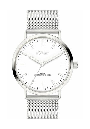 Montre-bracelet argentée avec cadran blanc, bracelet en maille, index horaires minimalistes, trois aiguilles indiquant 10:11:35, étiquetée "s.Oliver" et "Résistant à l'eau 50 mètres".
