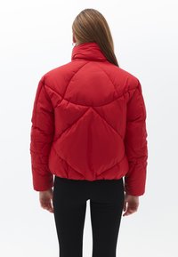 OXXO MIT KURZEM SCHNITT - Winterjas - equestrian red