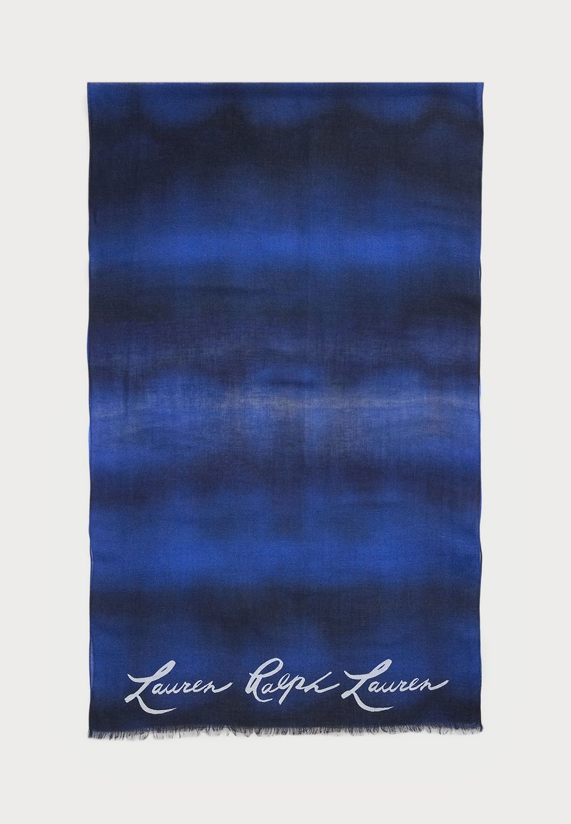 Blå gradient skjerf laget av myk stoff, med overgang fra mørk til lys, med en frynsete kant og teksten "Lauren Ralph Lauren" i hvitt.