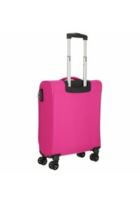 Valigia rigida rosa con manico e zip neri. Presenta quattro ruote nere e un manico telescopico per una facile manovrabilità.
